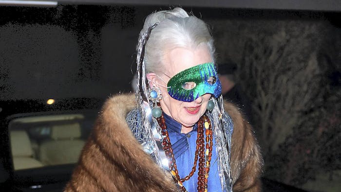 Se de vilde kostumer: fejrer Margrethe nytåret helt privat med vennerne BILLED-BLADET