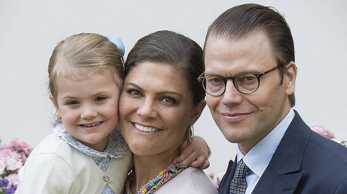 Prinsesse Estelle, kronprinsesse Victoria og prins Daniel.