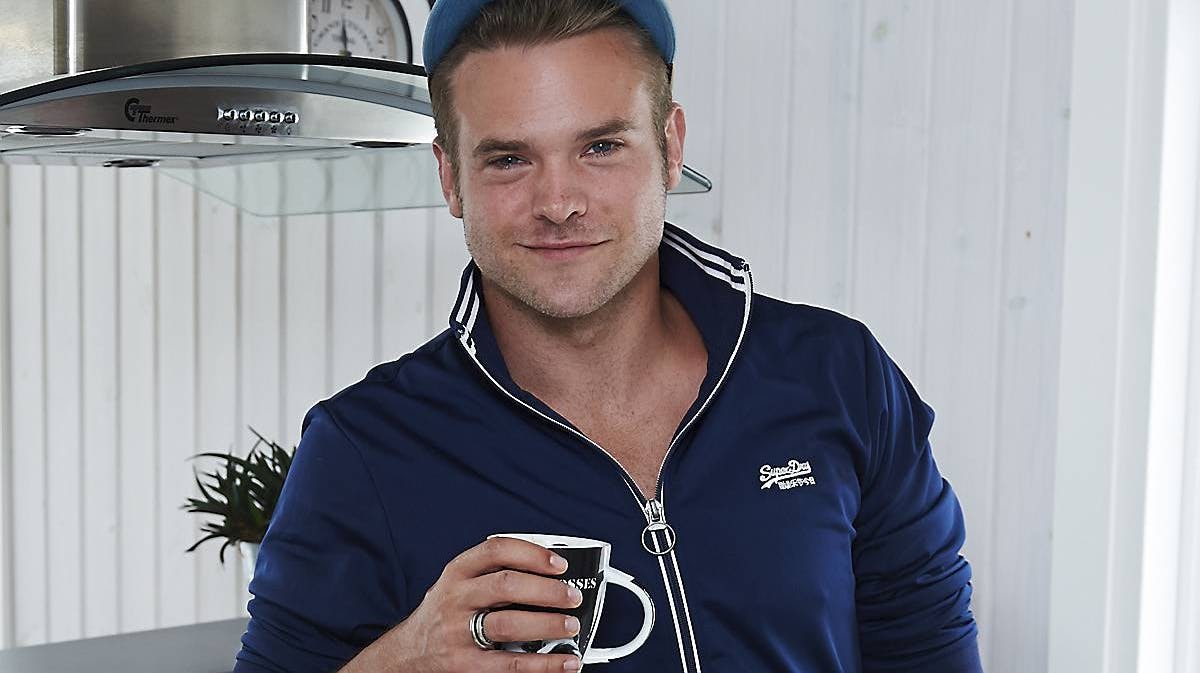 Silas Holst' opskrift på at nå det hele er, han han aldrig sover - og drikker meget kaffe.