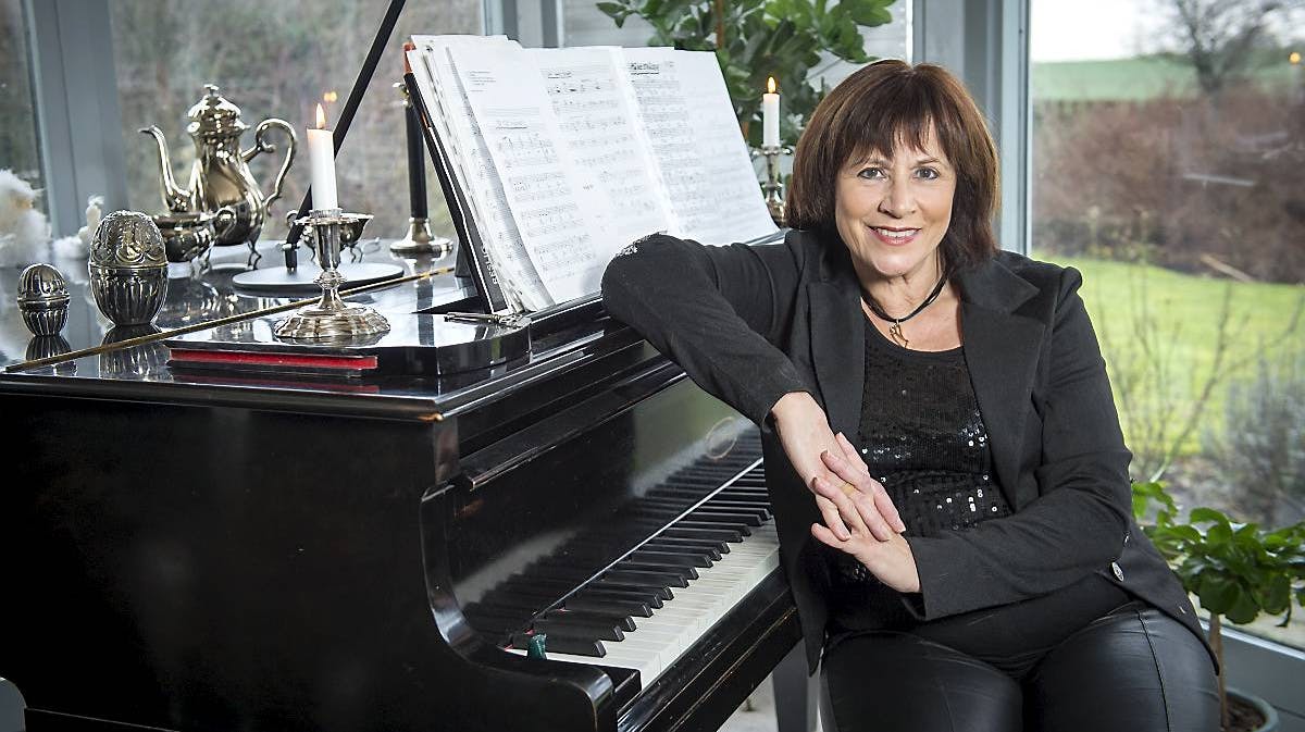 Kirsten har genne årene sunget duetter med en række internationale stjerner. Bl.a. Paul Potts, Tommy Körberg og Gilbert O'Sullivan.