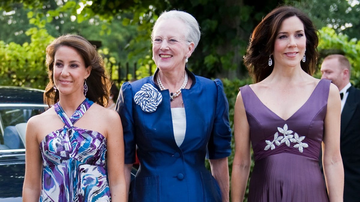 Dronningen sammen med sine svigerdøtre i 2010.