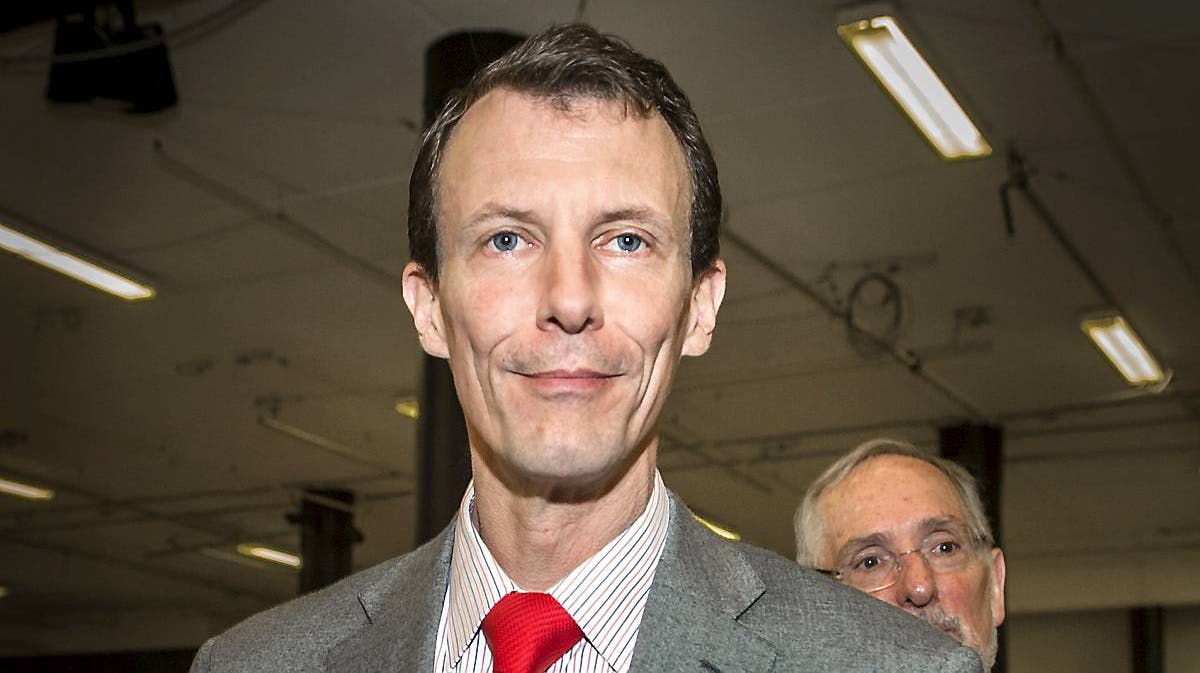 Prins Joachim er taget til Egypten for at fejre åbningen af en hurtigere fragtrute. 