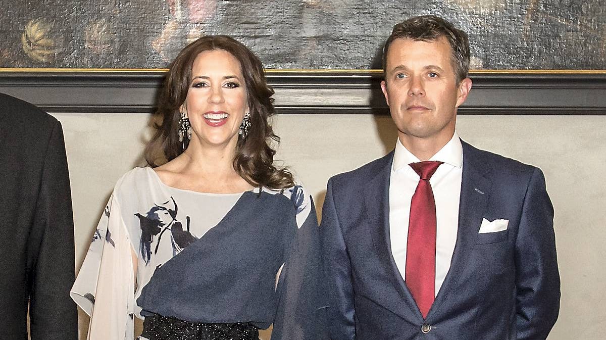 Dette foto er taget i maj, da kronprinsesse Mary og kronprins Frederik var på officielt besøg i Tyskland. Men mon ikke de vil stråle mindst lige så meget ved aftenens prisuddeling?