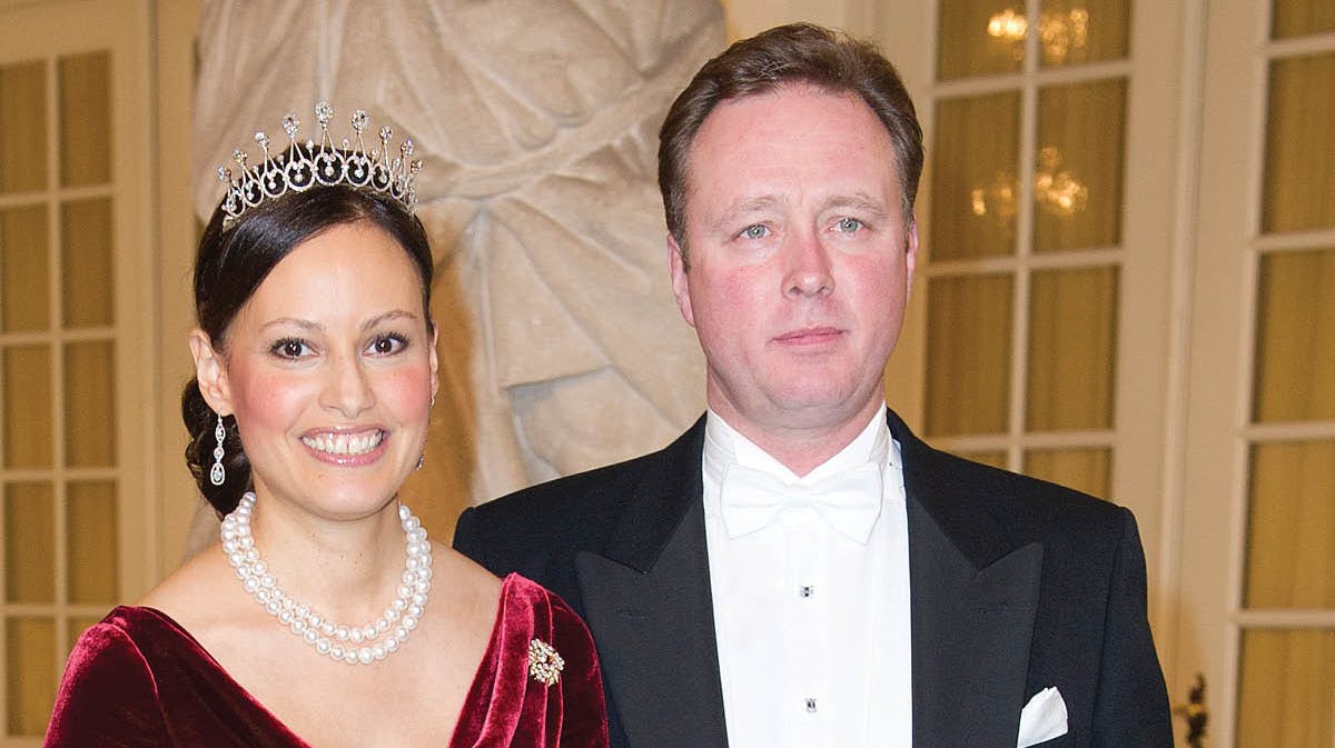 Forfatter Carina Axelsson og prins Gustav af Berleburg