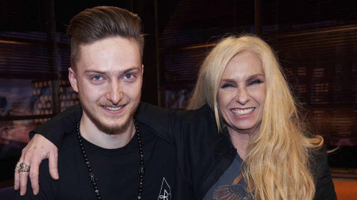 Sanne Salomonsen og sønnen Victor Ray.