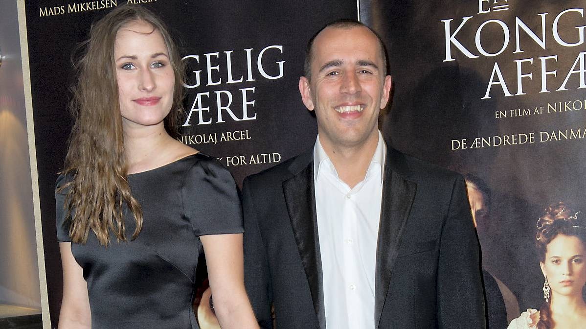 Nikolaj Arcel med Rosanlinde Mynster bor fast i Los Angeles. Men snart vender han hjem for at filme "Flaskepost til P".