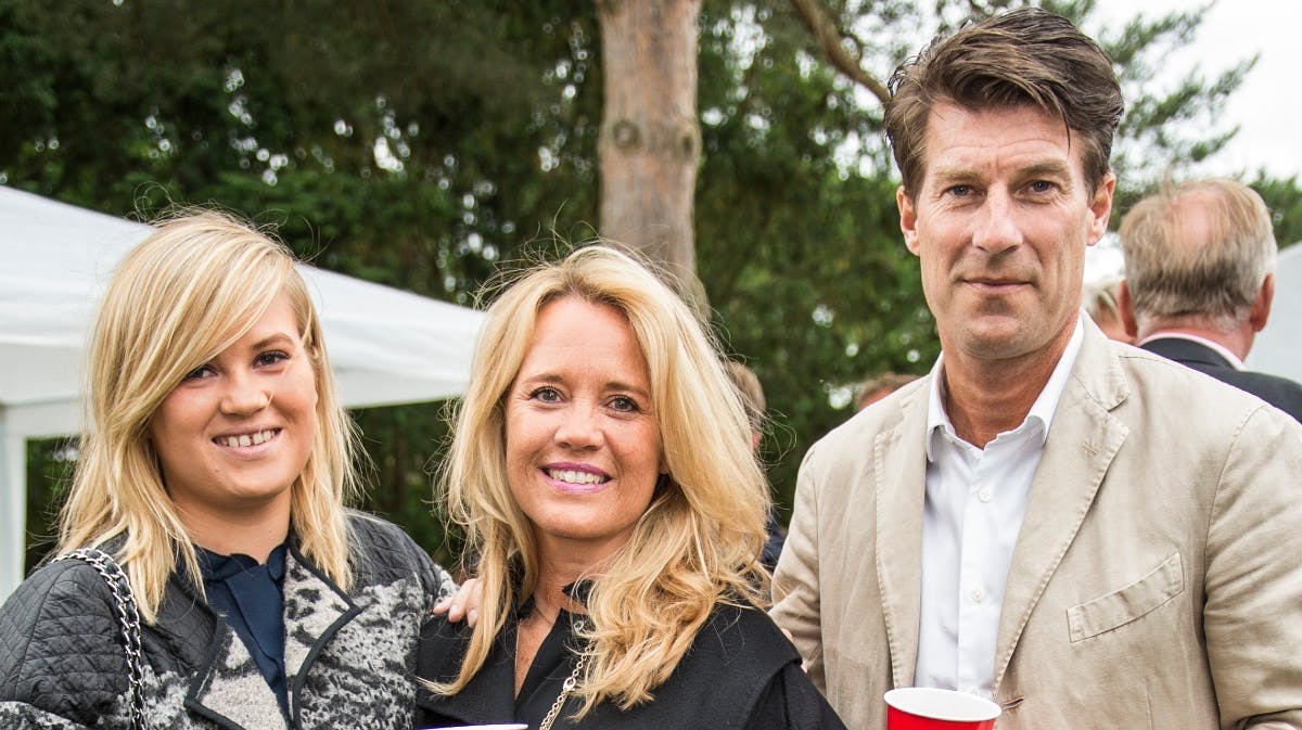 Rebecca Laudrup sammen med sine forældre, Siw og Michael Laudrup.