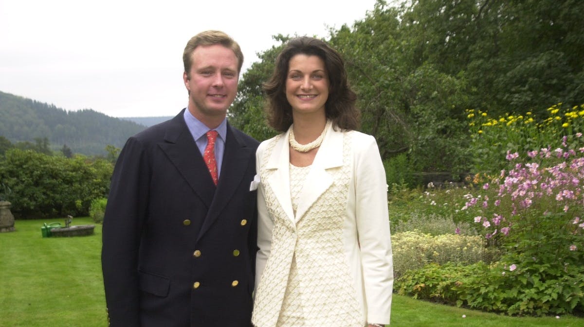 Prins Gustav præsenterer sin forlovede Elvire i august 2000.