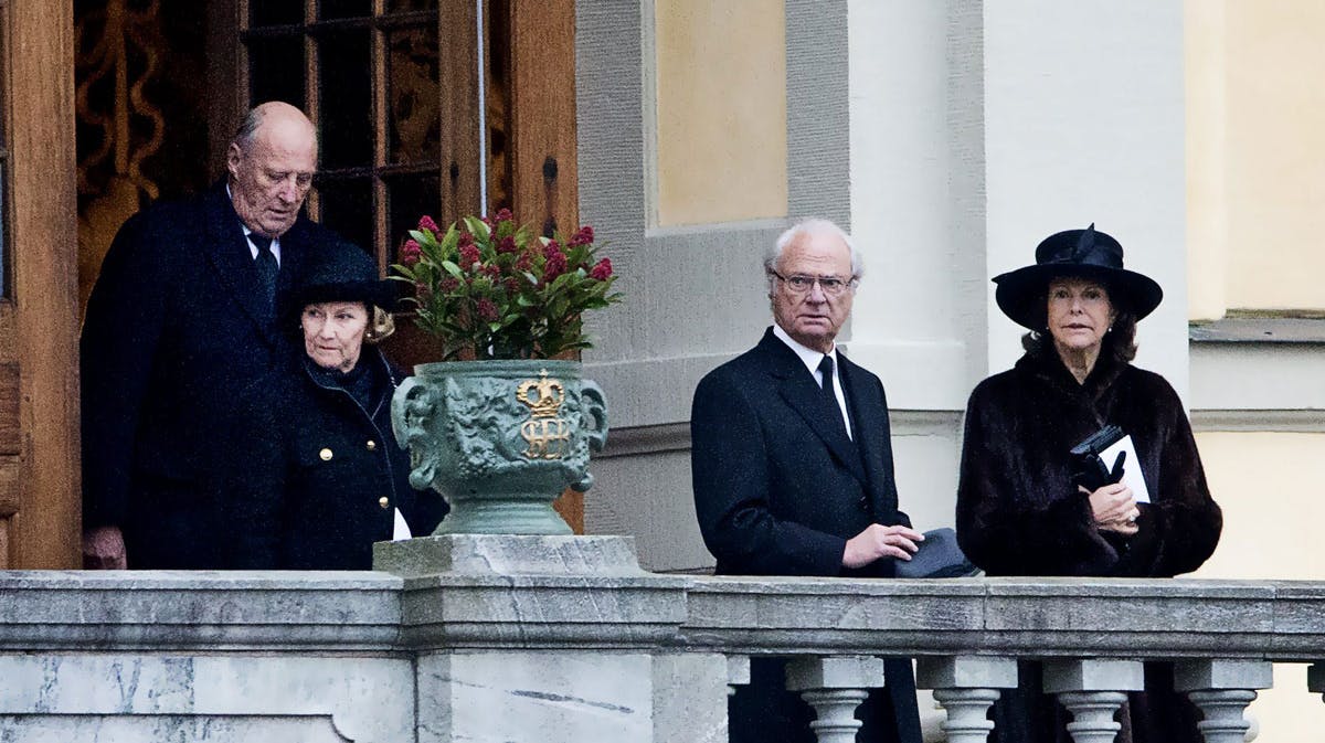 Dronning Silvia og kong Carl Gustaf sammen med dronning Sonja og kong Harald i forbindelse med begravelsen