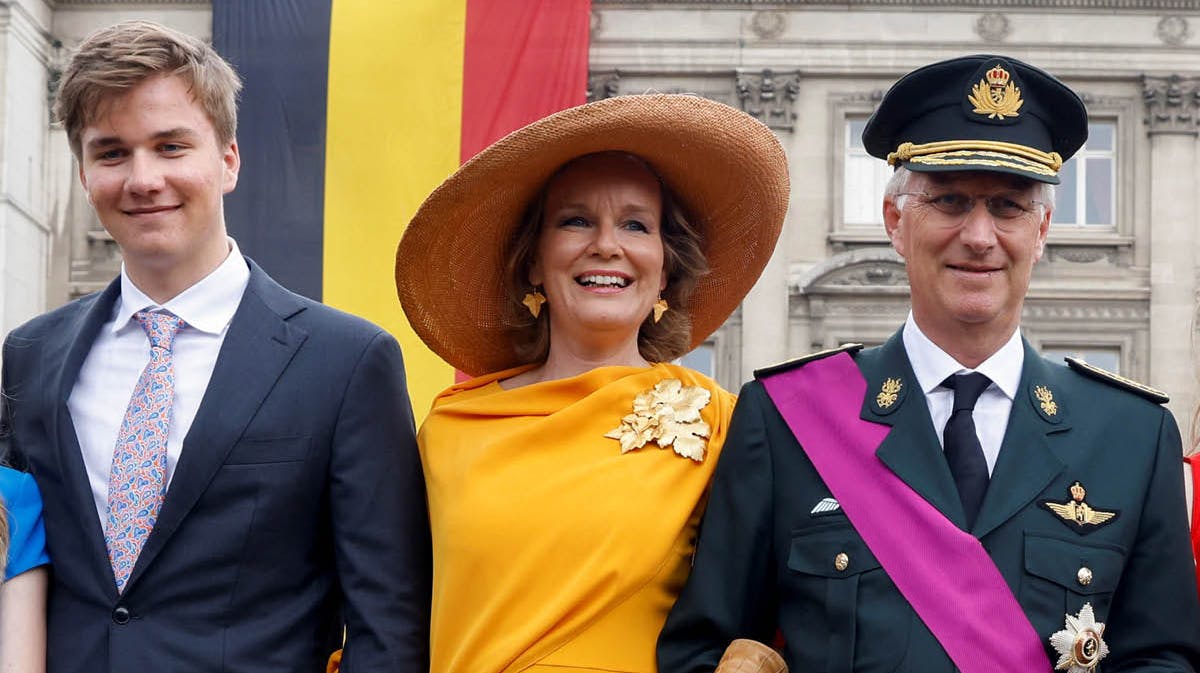 Prins Gabriel, dronning Mathilde og kong Philippe.&nbsp;