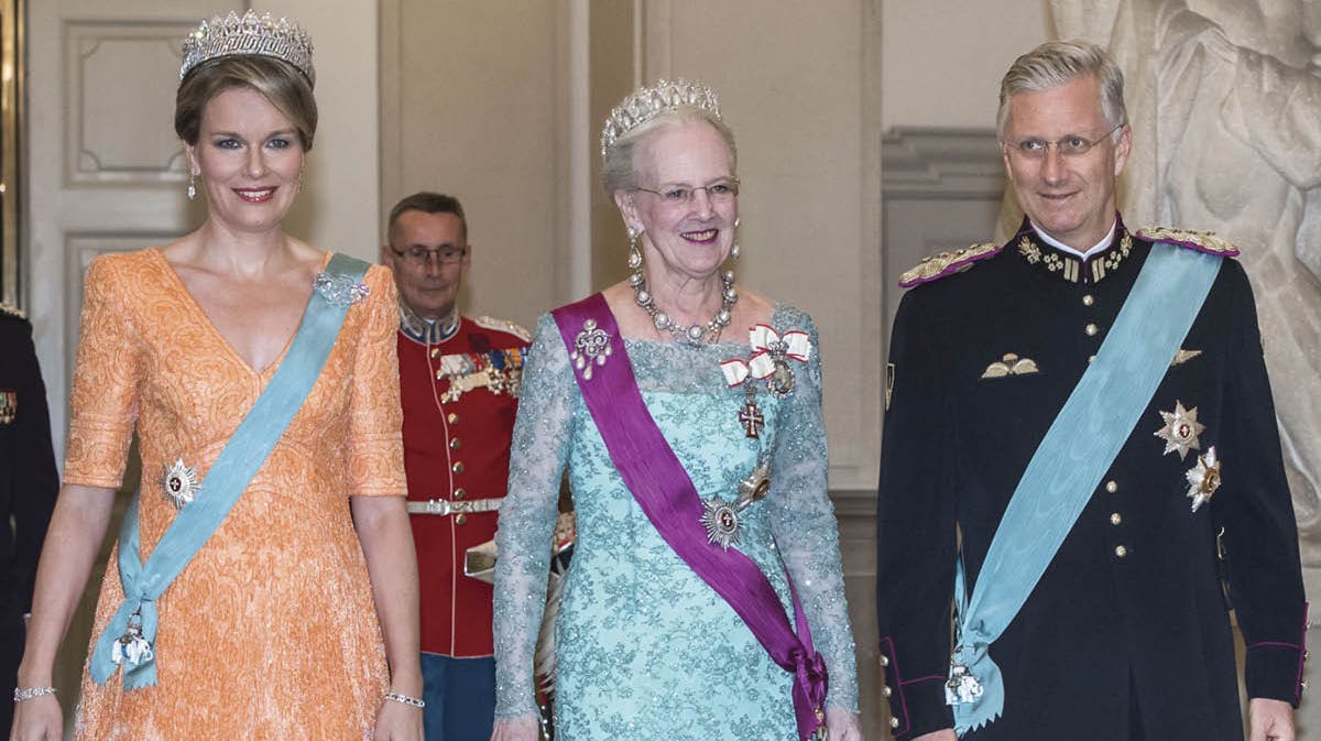 Dronning Mathilde, dronning Margrethe og kong Philippe til gallamiddag i anledning af belgisk statsbesøg i 2017.