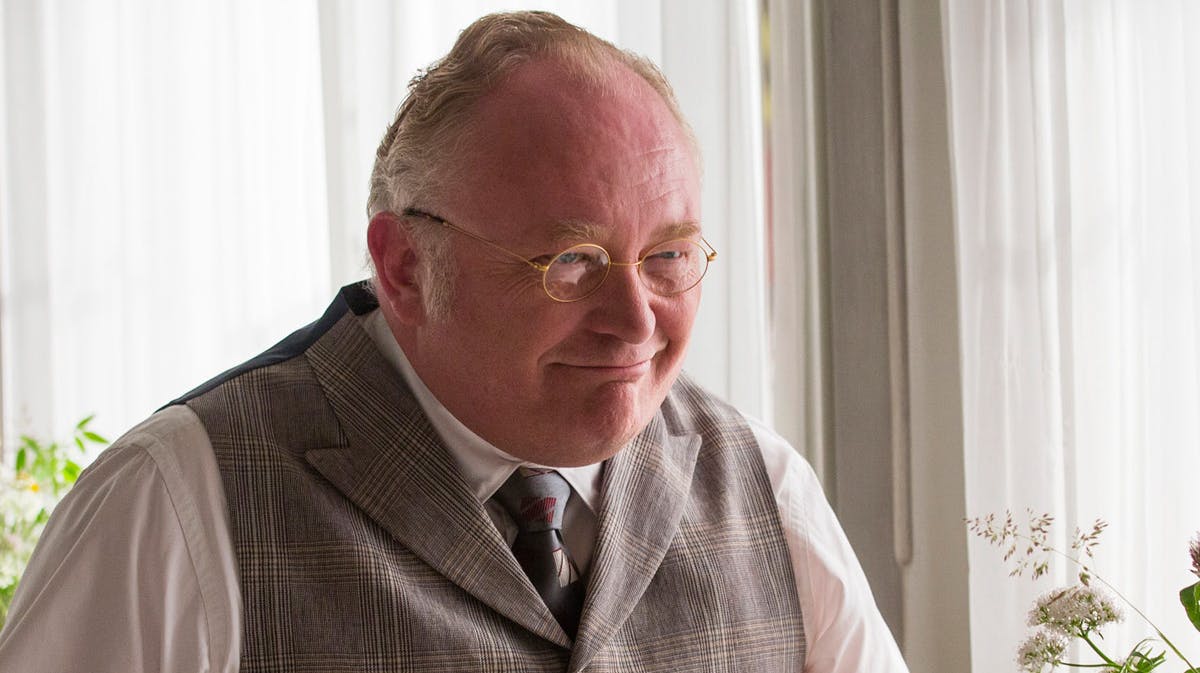 Bjarne Henriksen som fabrikant Frigh.