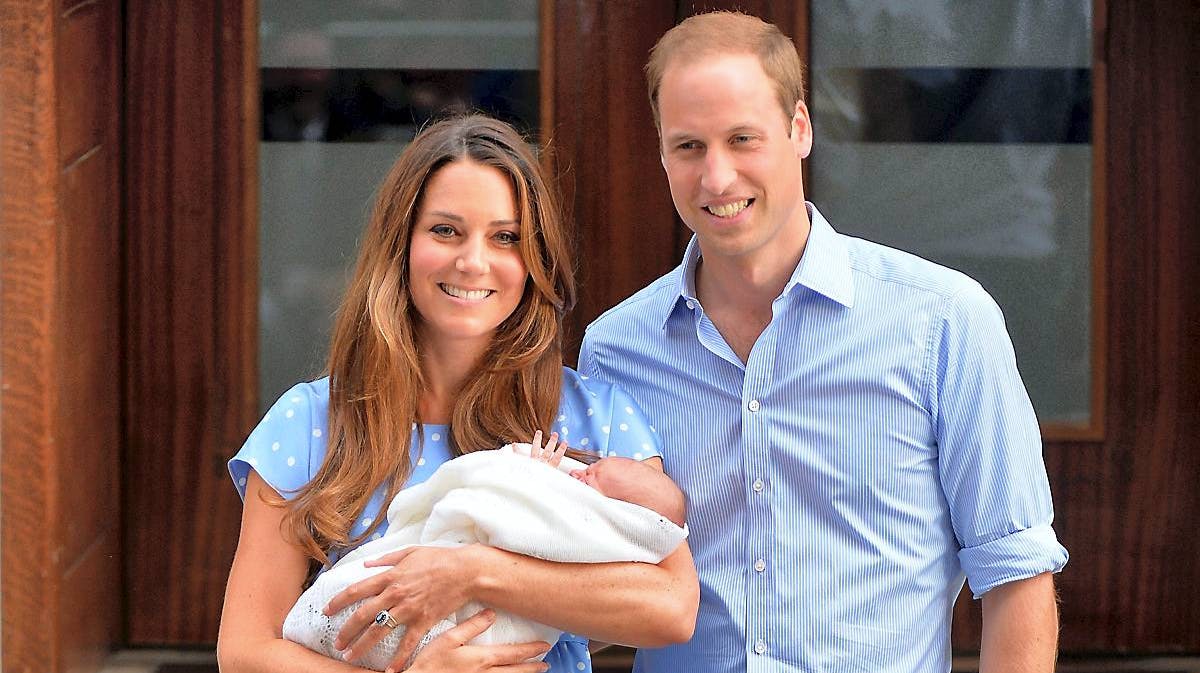 Hertuginde Catherine, prins William og sønnen prins George.