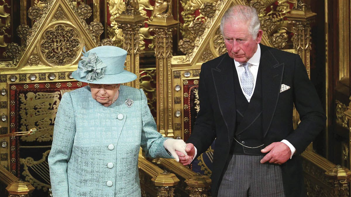 Dronning Elizabeth og prins Charles ved parlamentets åbning i 2019.