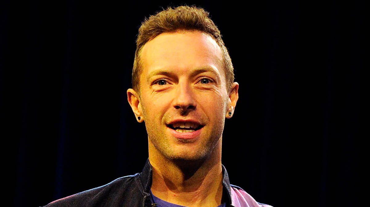 Forsangeren i Coldplay, Chris Martin. 