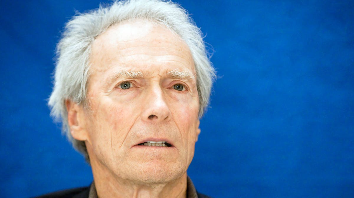 Clint Eastwood redder mand fra kvælning Heimlich-manøvre