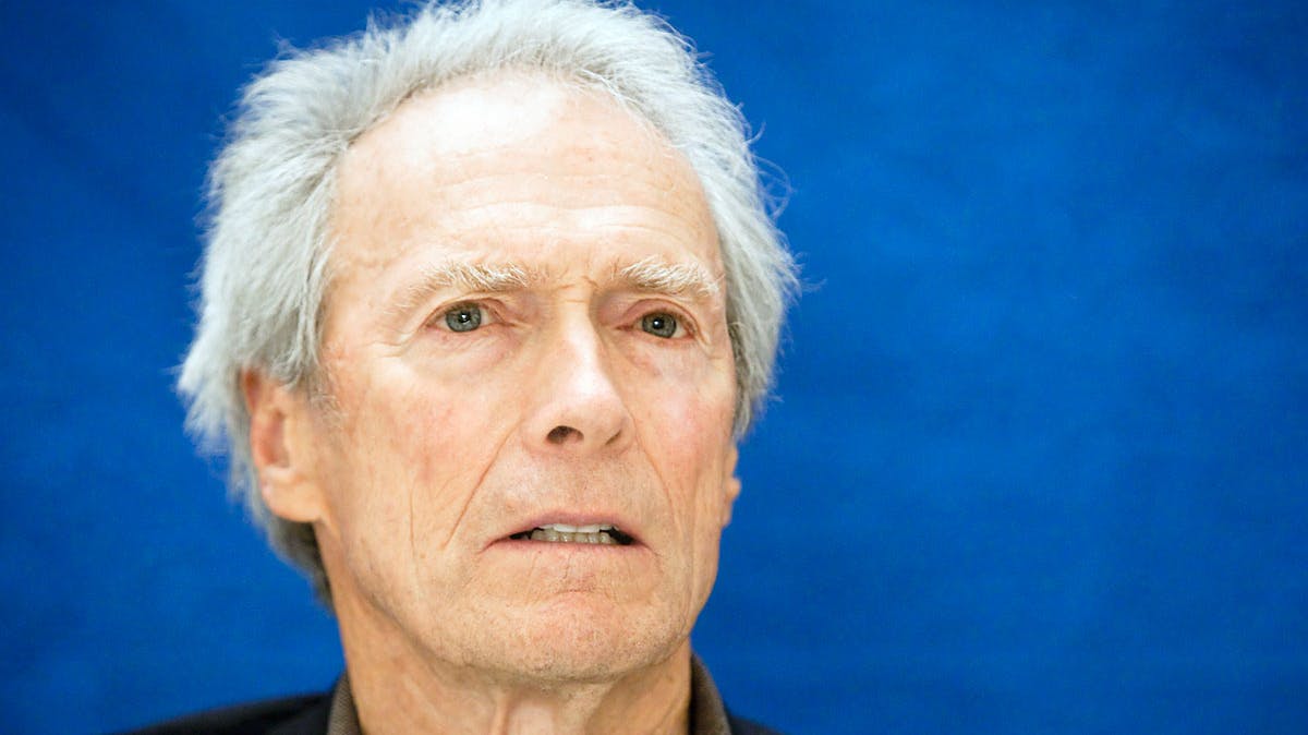 Clint Eastwood redder mand fra kvælning Heimlich-manøvre