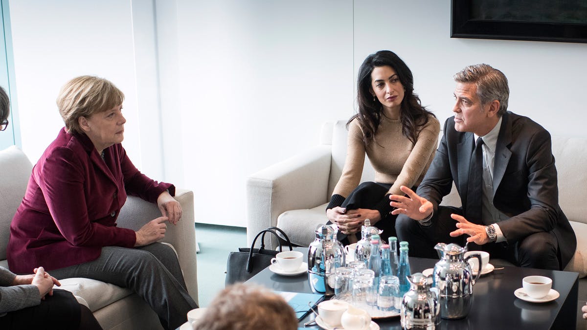 George Clooney og hustruen Amal til møde med Angela Merkel.