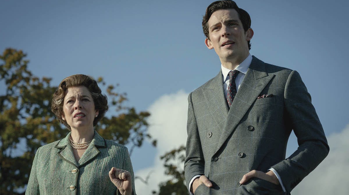 Olivia Colman som dronning Elizabeth og Josh O'Connor som prins Charles i "The Crown". 