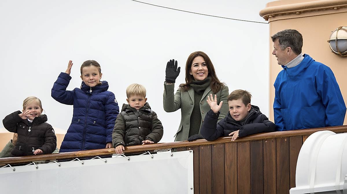 efterskrift Tumult Flagermus VIDEO: Kronprinsparret og deres børn på sommertogt i Grønland |  BILLED-BLADET