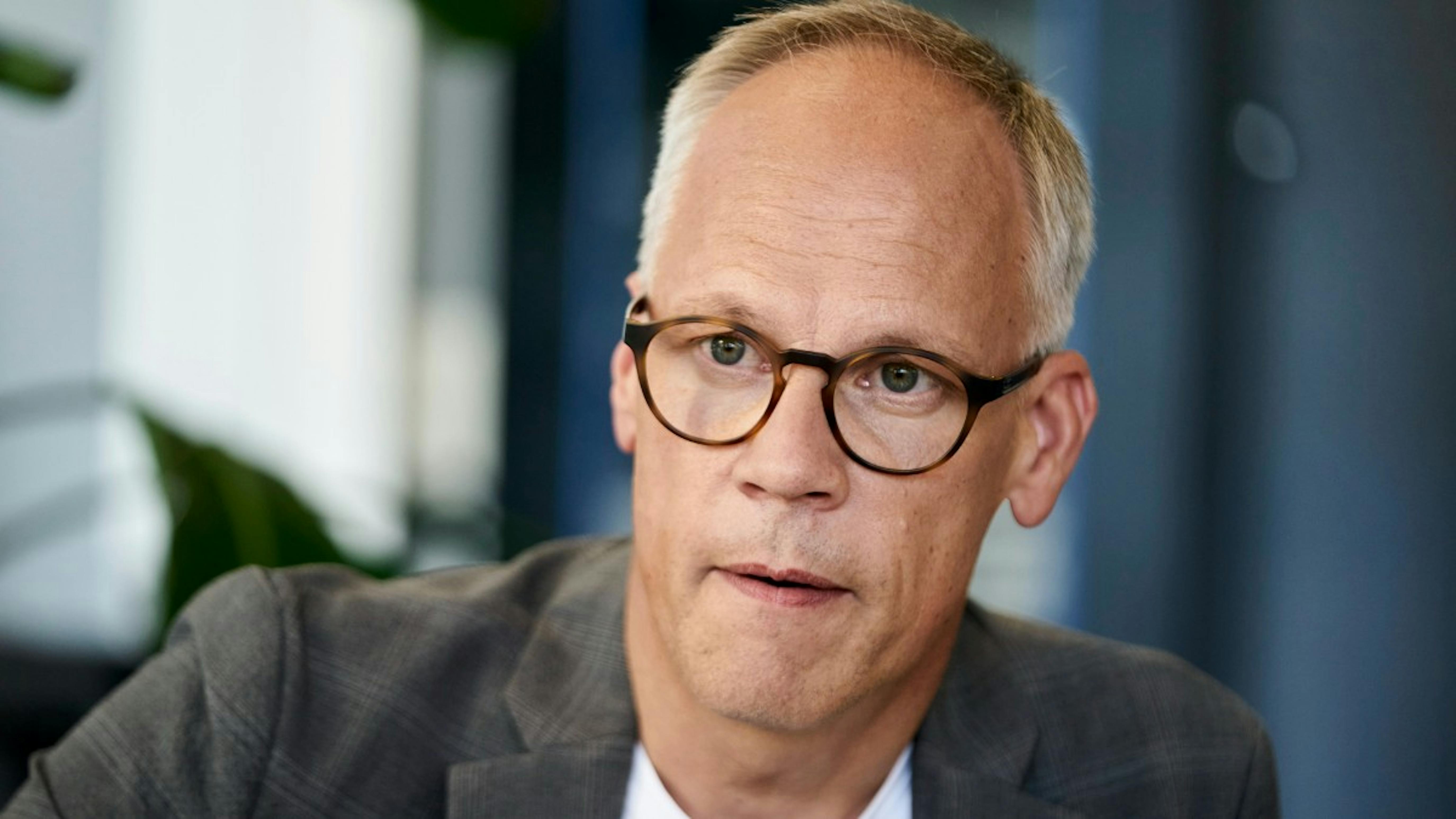 Dennis Ritter rørt til tårer: Maleri af Chris Anker går verden rundt ...