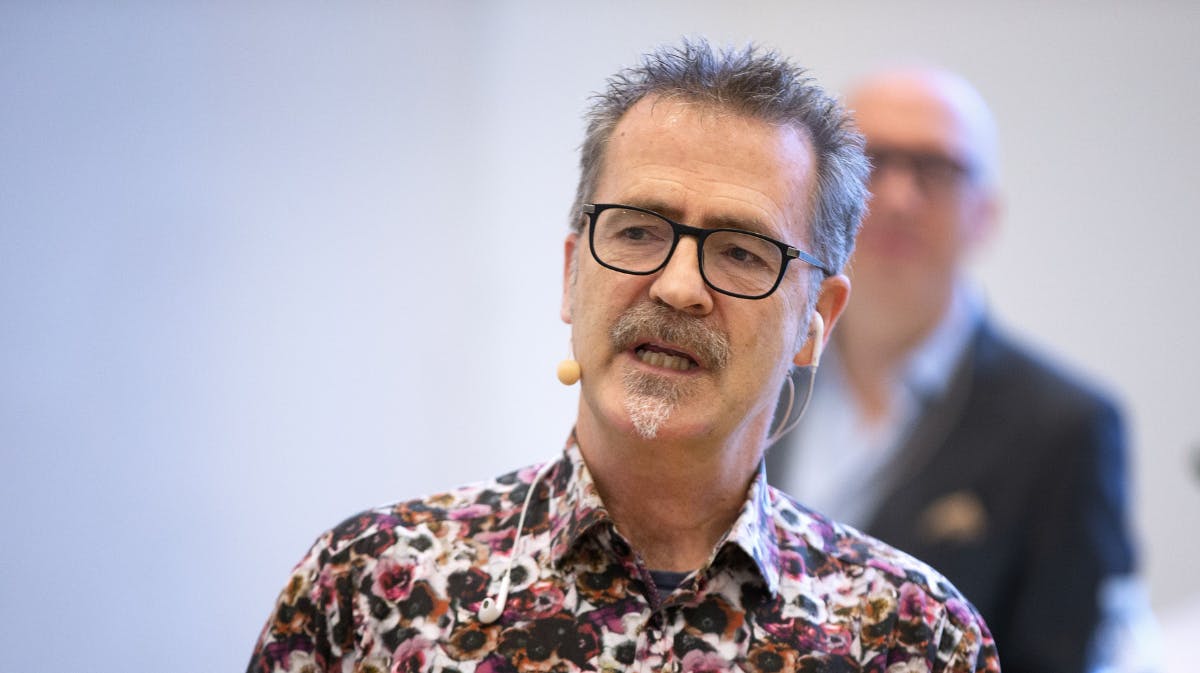 Adrian Hughes er vært på P1-programmet "Klog på sprog", hvor 'Årets ord 2021' blev kåret. 