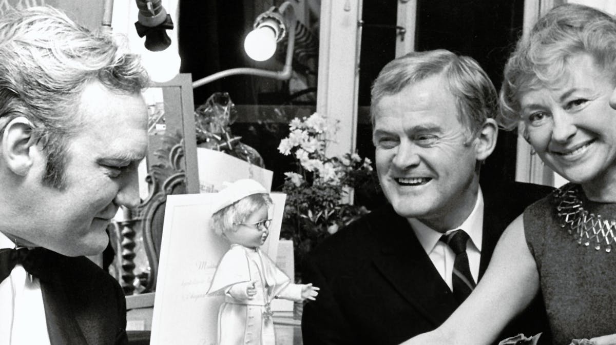 Bjørn Watt-Boolsen og Lis Løwert i selskab med Ove Sprogøe. 