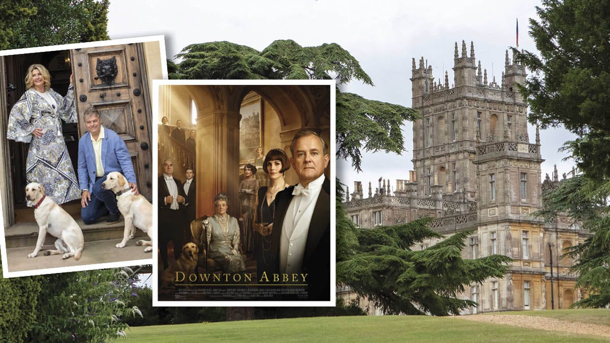Highclere Castle. Indsat: Earl og Lady Carnarvon samt "Downton Abbey"-plakat.