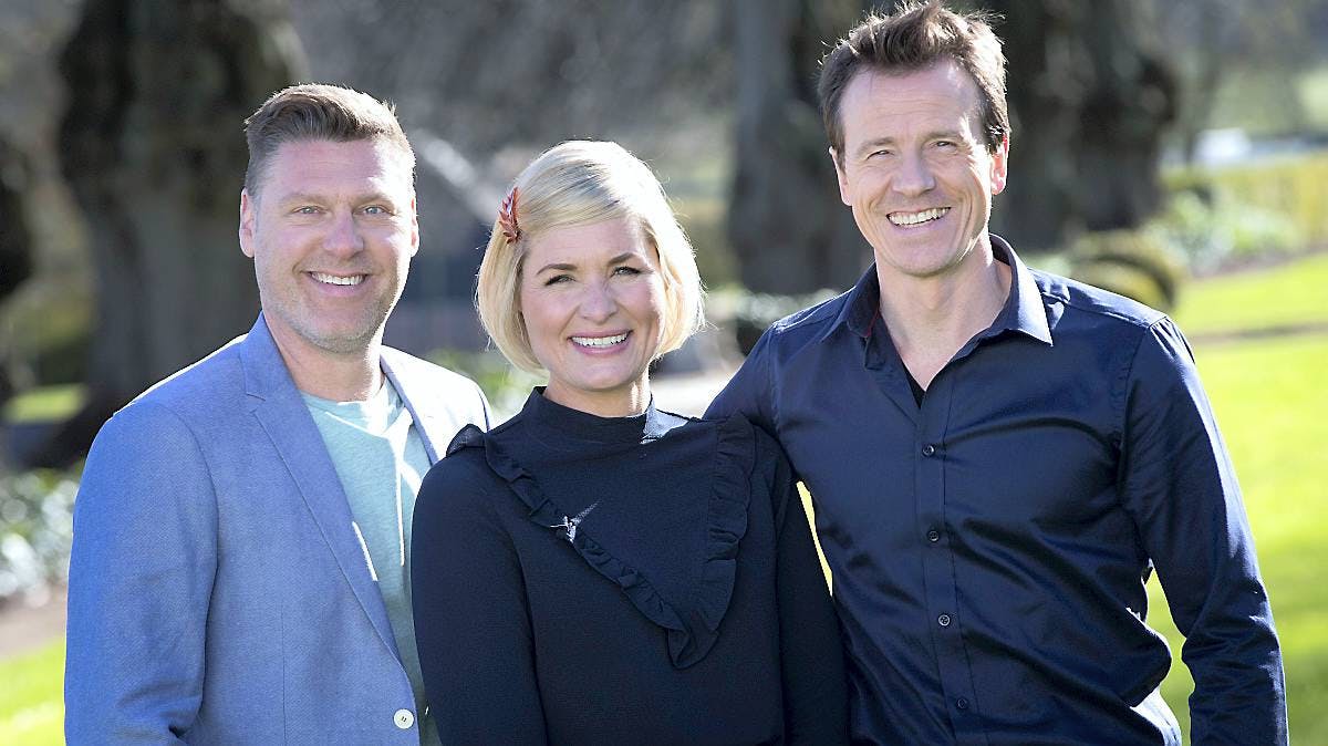 Vært Timm Vladimir og de nye dommere, konditor Katrine Foged Thomsen og dessertkok Markus Grigo.