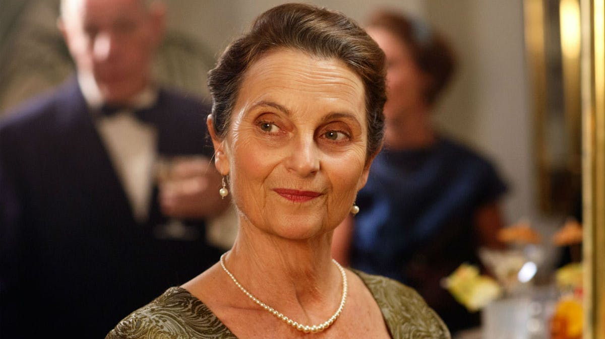 Suzanne Reuter spiller Helga i "Familien Löwander".