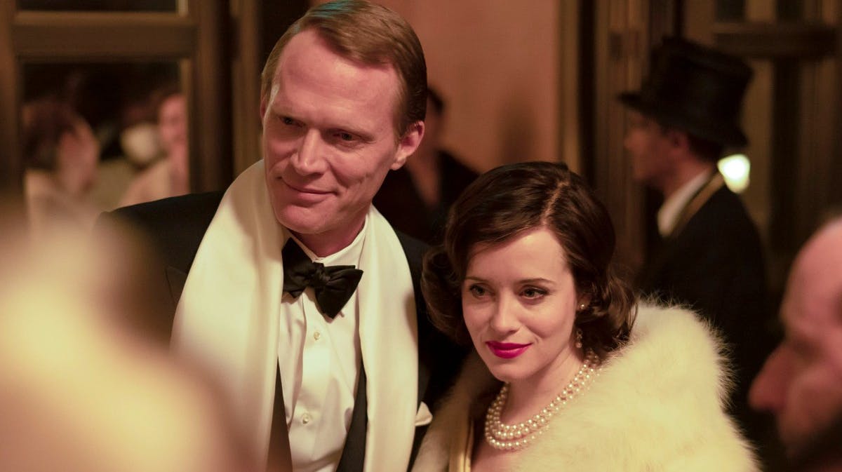 Paul Bettany og Claire Foy i serien "A Very British Scandal".