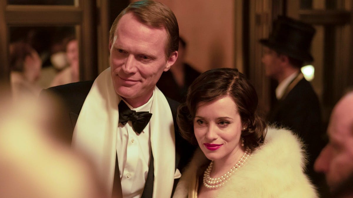 Paul Bettany og Claire Foy i serien "A Very British Scandal". 