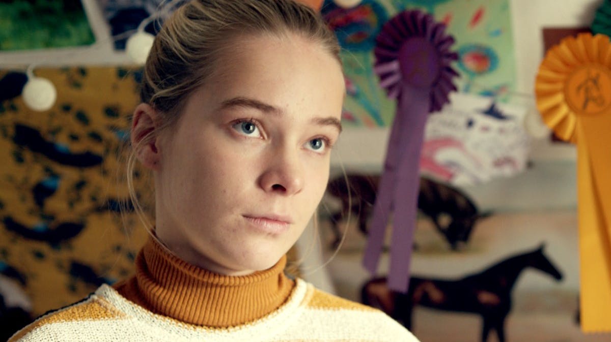 Safina Coster-Waldau som Nanna i "Det forsvundne ravkammer" på DR1.