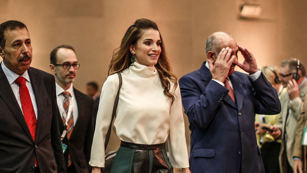 Dronning Rania ved The Teacher Skills Forum i Jordan i lørdags. Hun så som altid pragtfuld ud i en cremefarvet sweater og et grønt og sort skørt med læderdetaljer.
