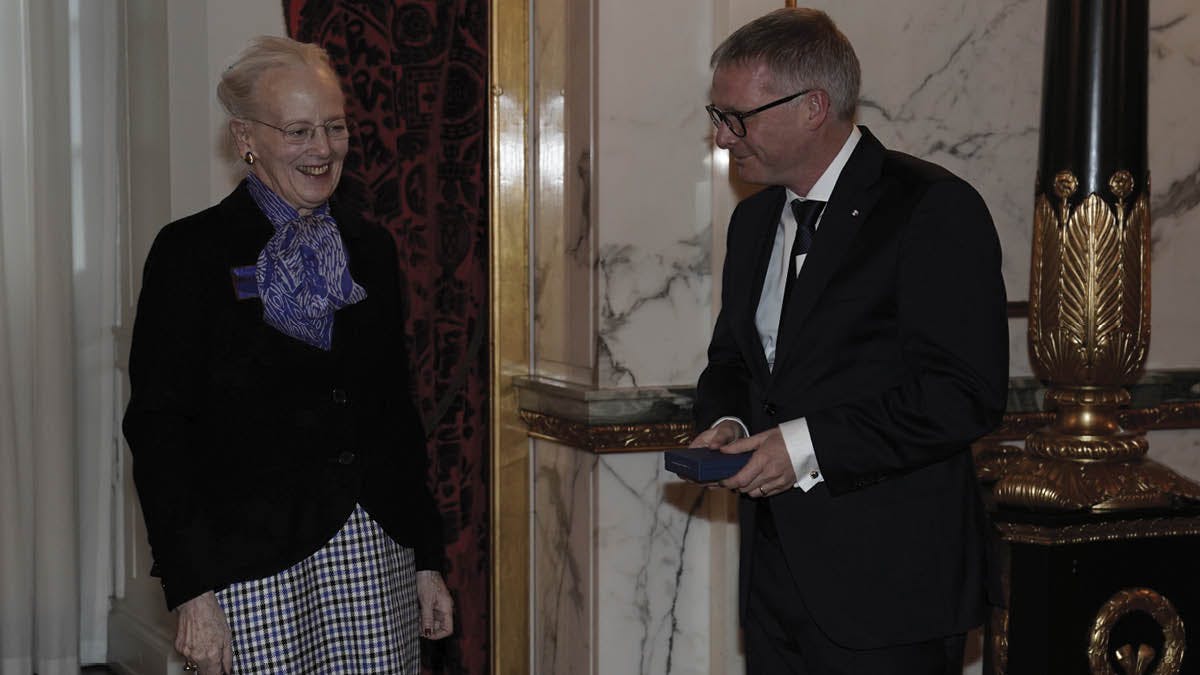 Dronning Margrethe uddeler Ebbe Munck-prisen 2021 til&nbsp;Jeppe Tranholm-Mikkelsen.