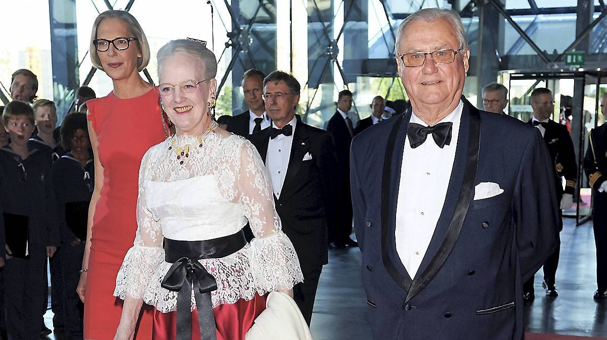 Dronning Margrethe og prins Henrik ankommer til DR's Koncerthus til festforestilling.