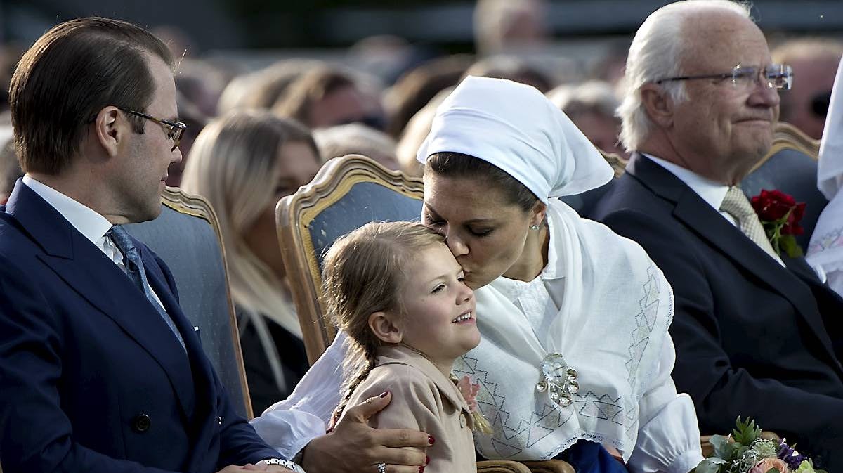 Prins Daniel, prinsesse Estelle, kronprinsesse Victoria og kong Carl Gustaf.