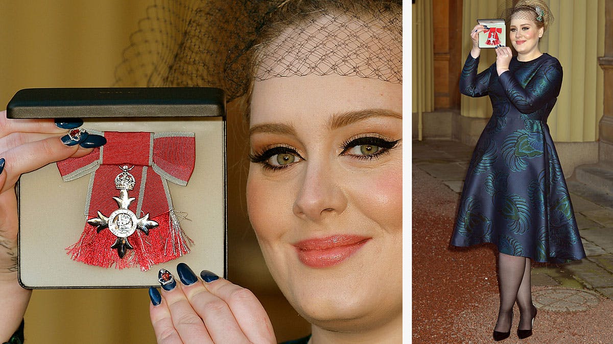 Stolt Adele med sin fornemme MBE-pris