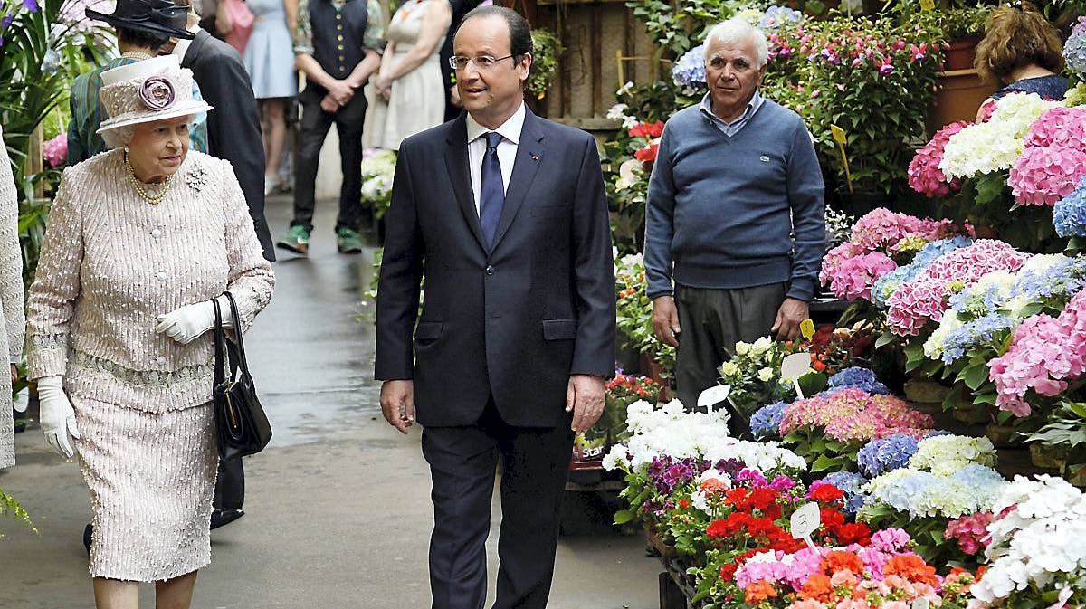 Dronning Elizabeth på blomstermarked i Paris.