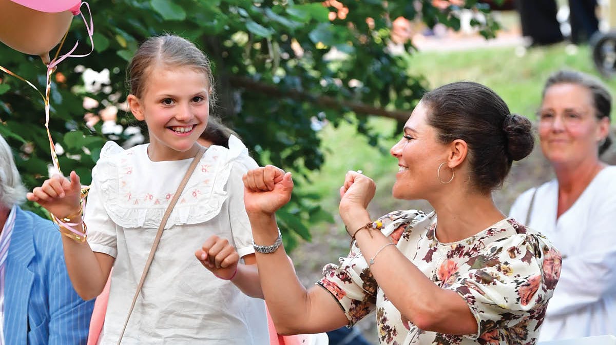 Prinsesse Estelle og kronprinsesse Victoria. 