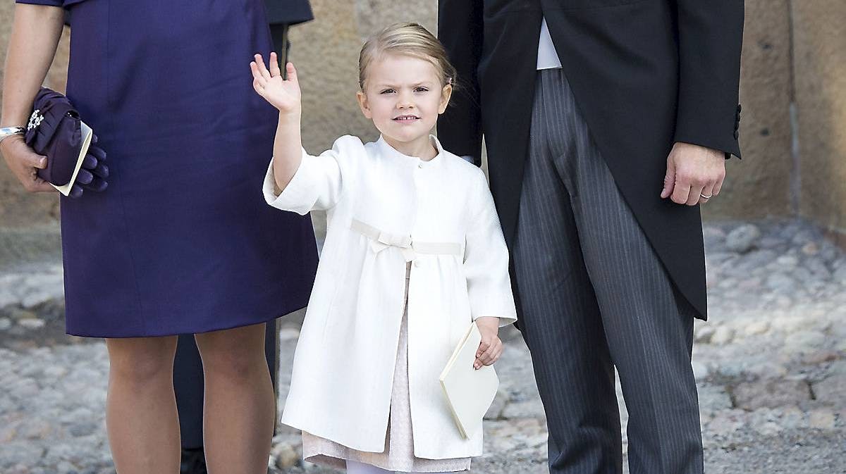 Prinsesse Estelle vinkede fint til sine fans