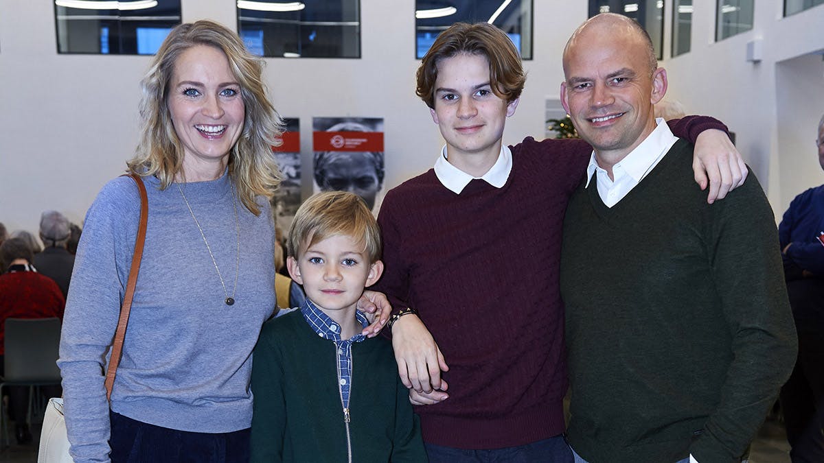 Annette Heick og Jesper Vollmer med børnene Storm og Eliot.