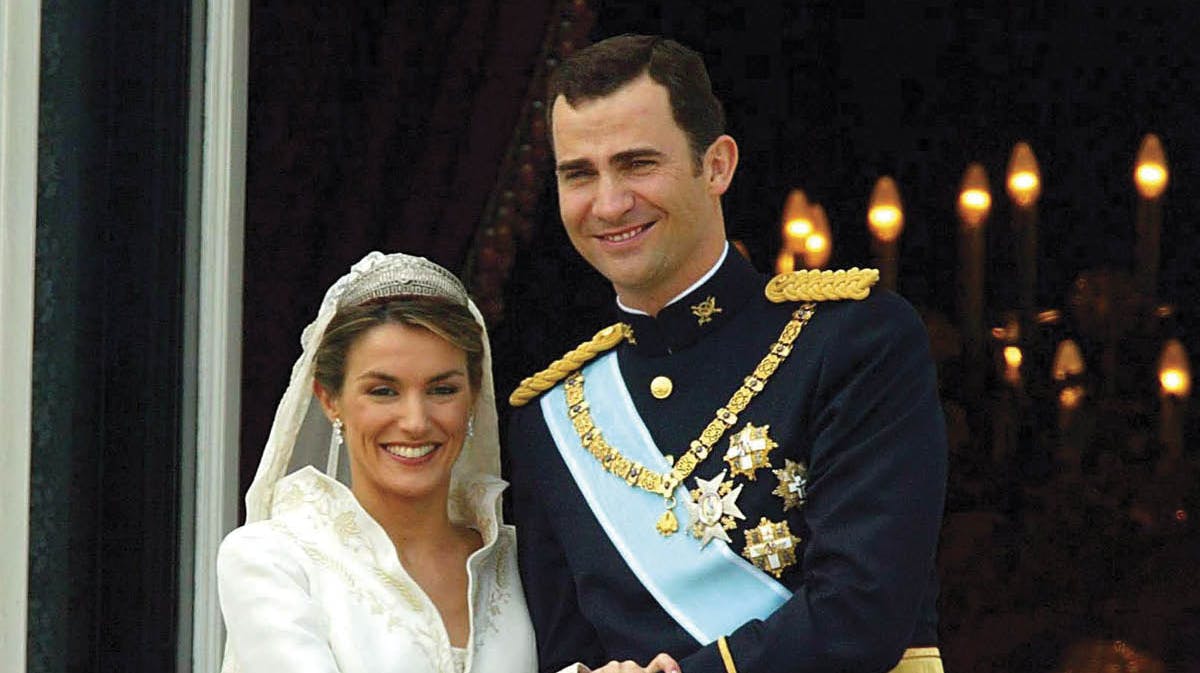 Den daværende kronprins Felipe med sin brud, kronprinsesse Letizia