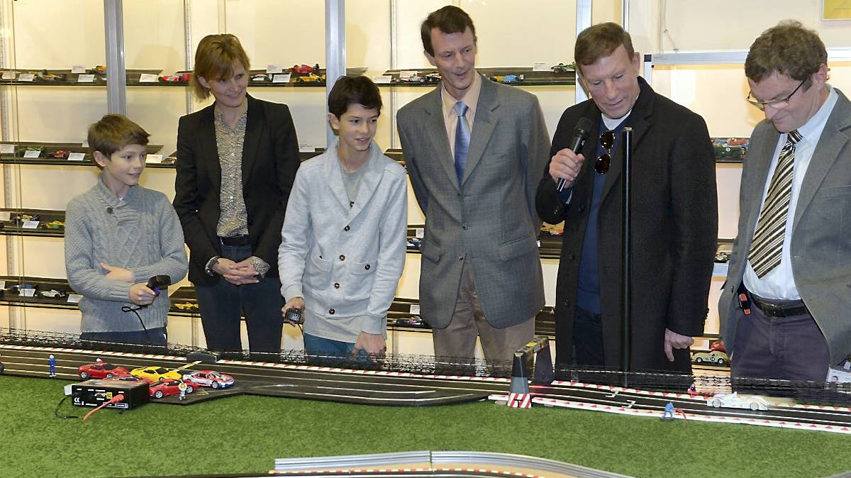 Prins Felix, Helsingørs borgmester Benedikte Kiær (K), prins Nikolai, prins Joachim, Thorkild Thyrring og Jens Bregnegaard, direktør for Danmarks Tekniske Museum.