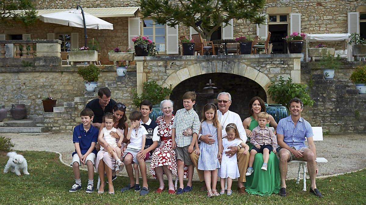 Prins Henrik og familien på Cayx i anledning af hans 80-års fødselsdag.
