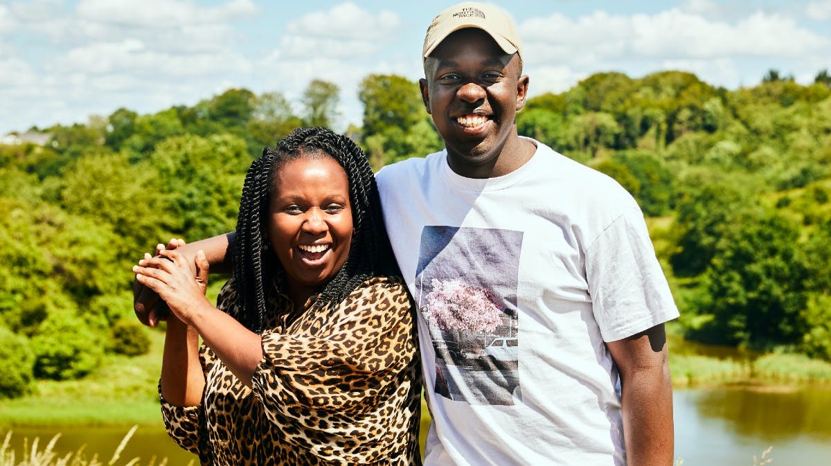 Melvin Kakooza og hans mor Carolyne Kaddu 