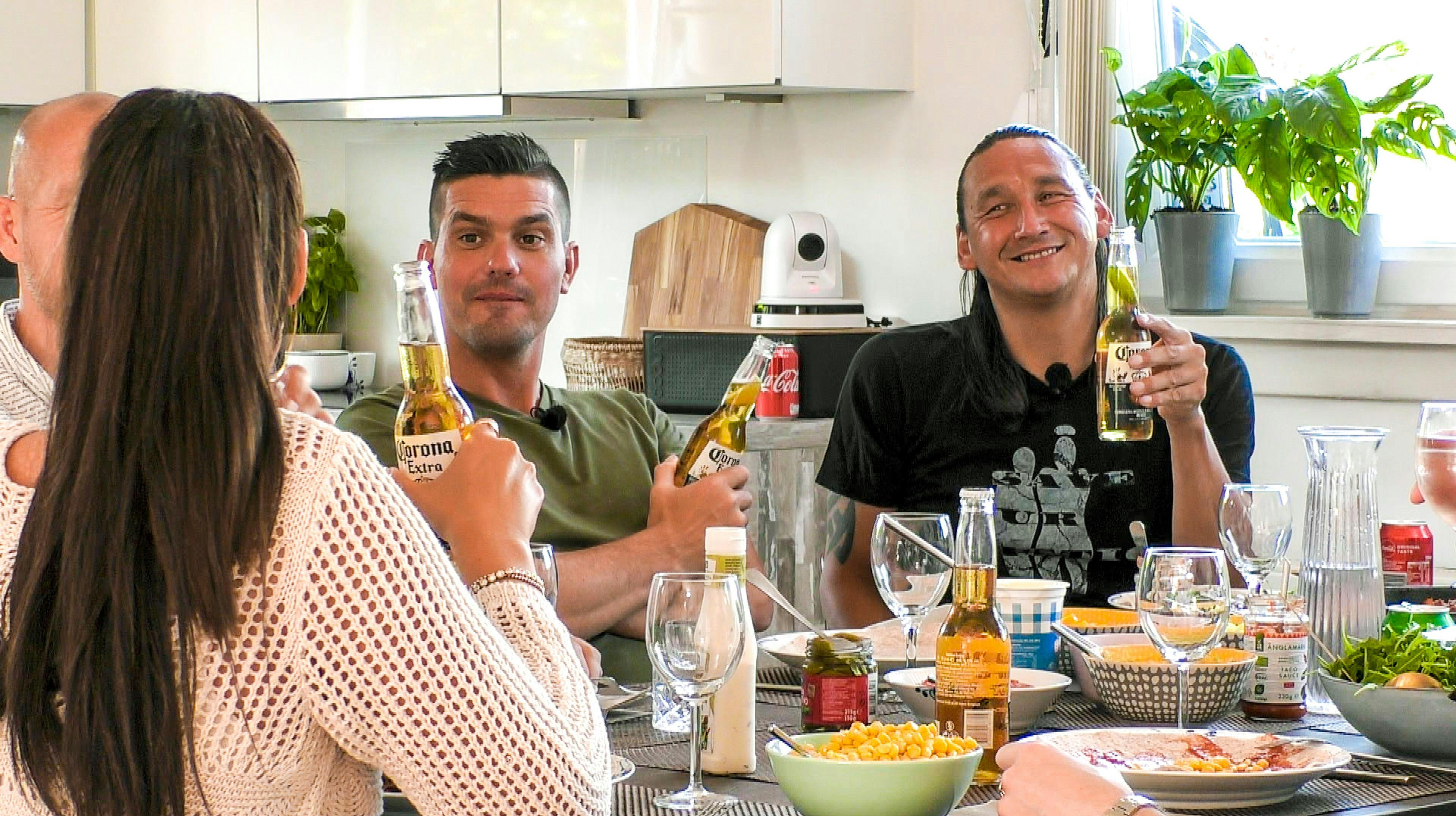 "Fem fyre flytter ind". 