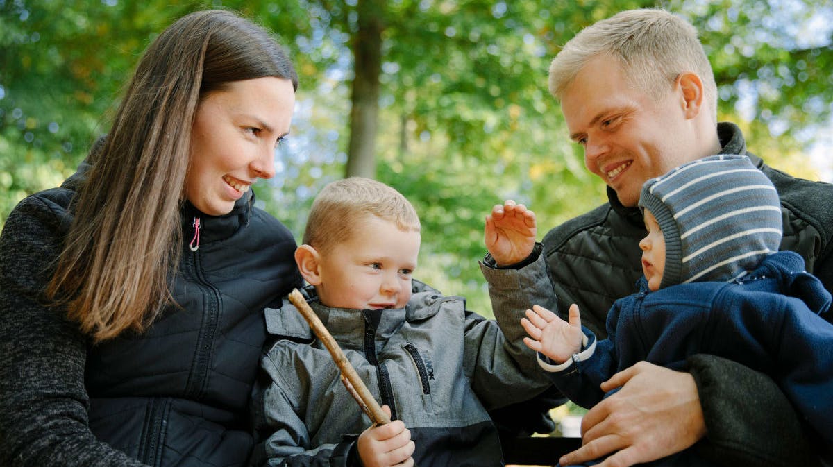 Lena og Mads og med sønnerne Malthe og Asmus