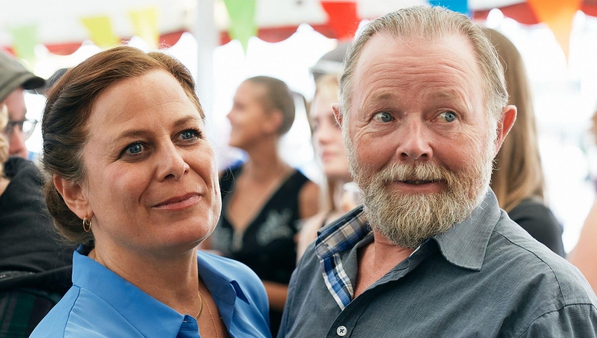 Camilla Bendix og Jesper Asholt i "Hvide Sande" på TV 2.