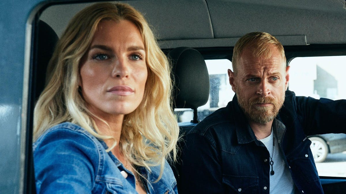 Marie Bach Hansen og Carsten Bjørnlund i "Hvide Sande" på TV 2.
